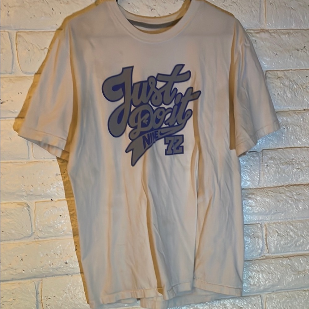Nike Men's White Graphic T-Shirt (Light stain on back)